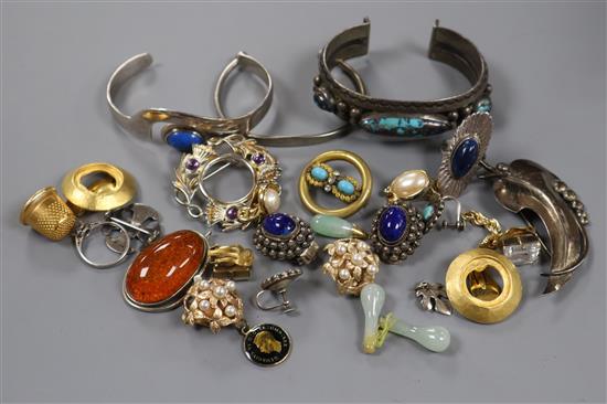 Mixed jewellery including, Mexican 925 bracelet, white metal brooch and costume etc.